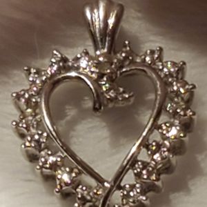 10k white gold diamond heart pendant